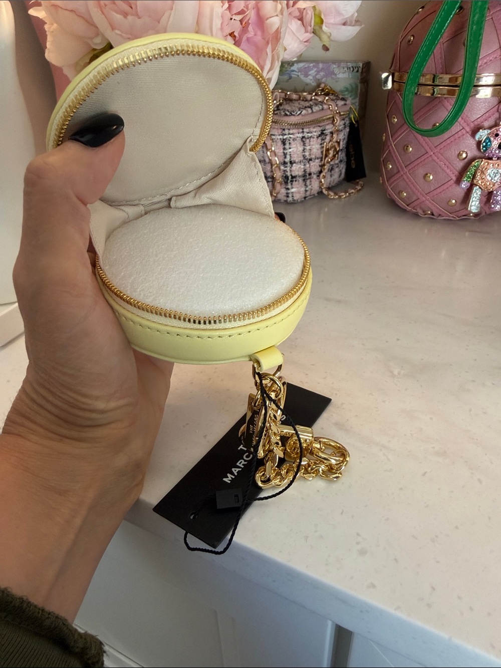 Gorgeous Marc Jacobs NWT pastel yellow Round Coin Pouch Mini Round Bag w chain - Picture 7 of 13